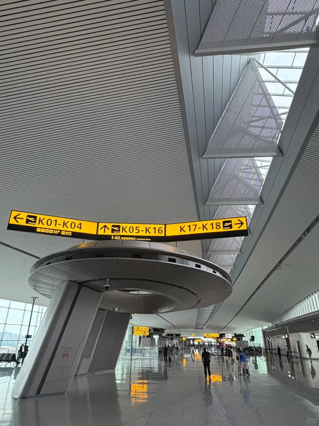 重慶江北国際空港T3Bの搭乗口案内表示