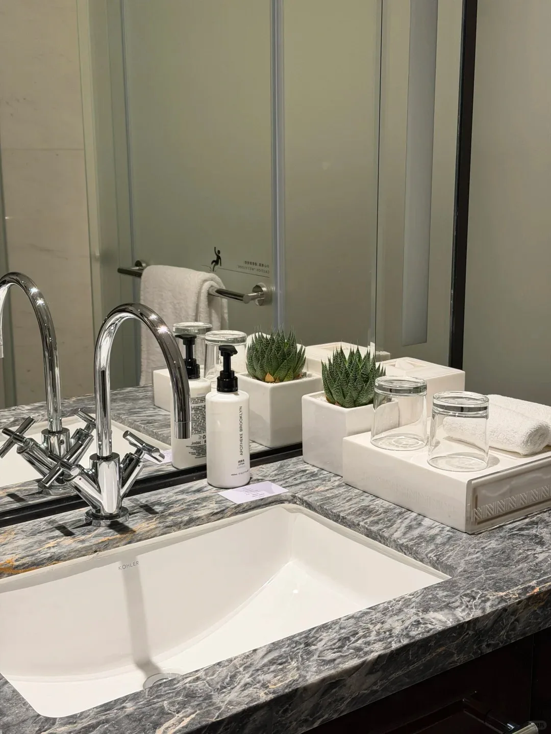 Marble vanity and double basins in a Niccolo Chongqing bathroom