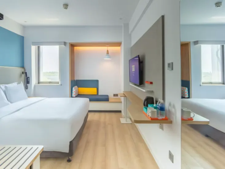 Guest room at Holiday Inn Express Shanghai Pudong Airport